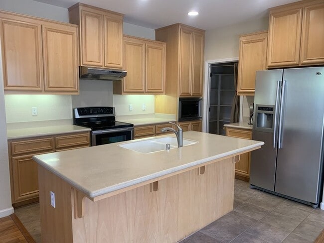 Building Photo - Rare opportunity to rent in the Eskaton Village in Placerville!