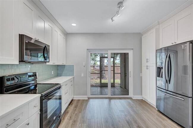 Building Photo - 12450 Berkeley Square Dr
