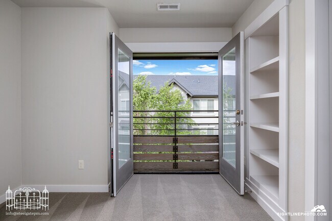 Building Photo - 3287 E Thoroughbred Ln