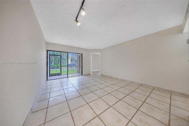 Building Photo - 5521 Courtyard Dr