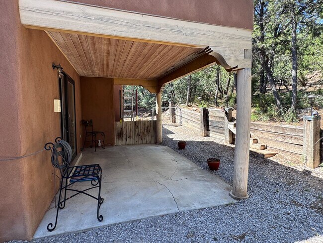 Building Photo - 3 Bedroom, 2.5 Bathroom Home in Tijeras, NM