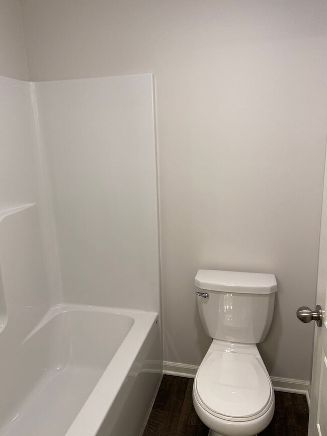 Building Photo - *Pre-leasing* Three Bedroom | Two and a Ha...