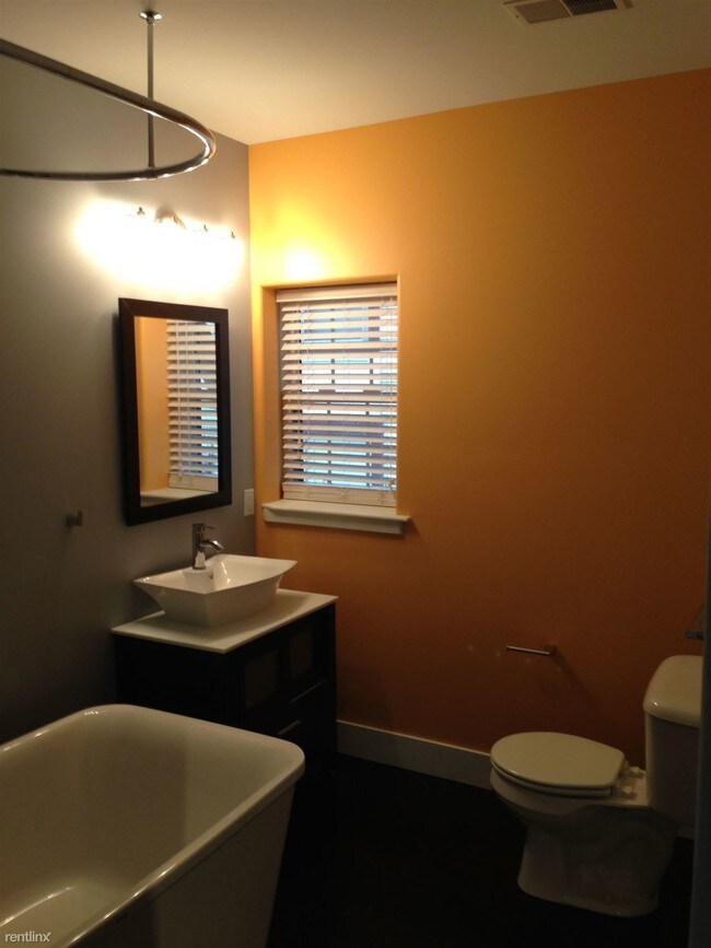 Building Photo - 2 br, 1 bath  - 120 Eastern Ave SE Apt 7