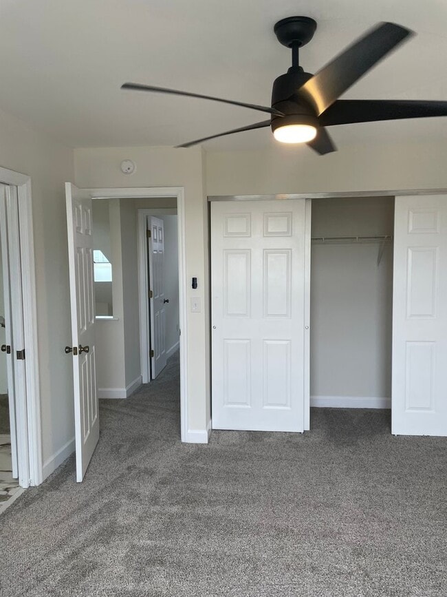 Building Photo - Beautiful 2 Bed, 1.5 Bath Townhome on the Edge of the Desirable Hill Neighborhood Available for Rent