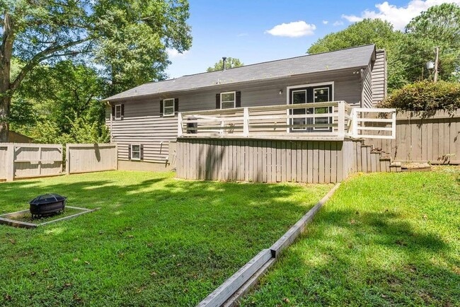 Building Photo - 4035 Thames Dr
