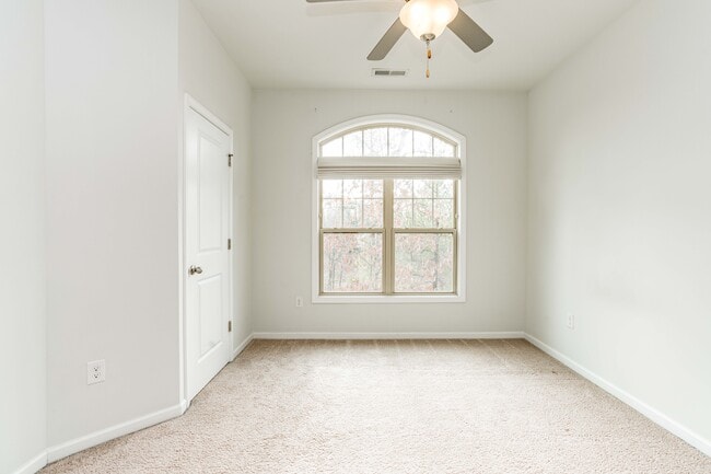 Building Photo - 321 View Dr