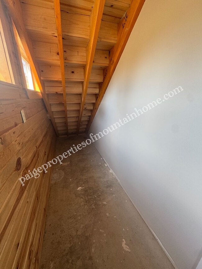 Building Photo - 133 CR 606