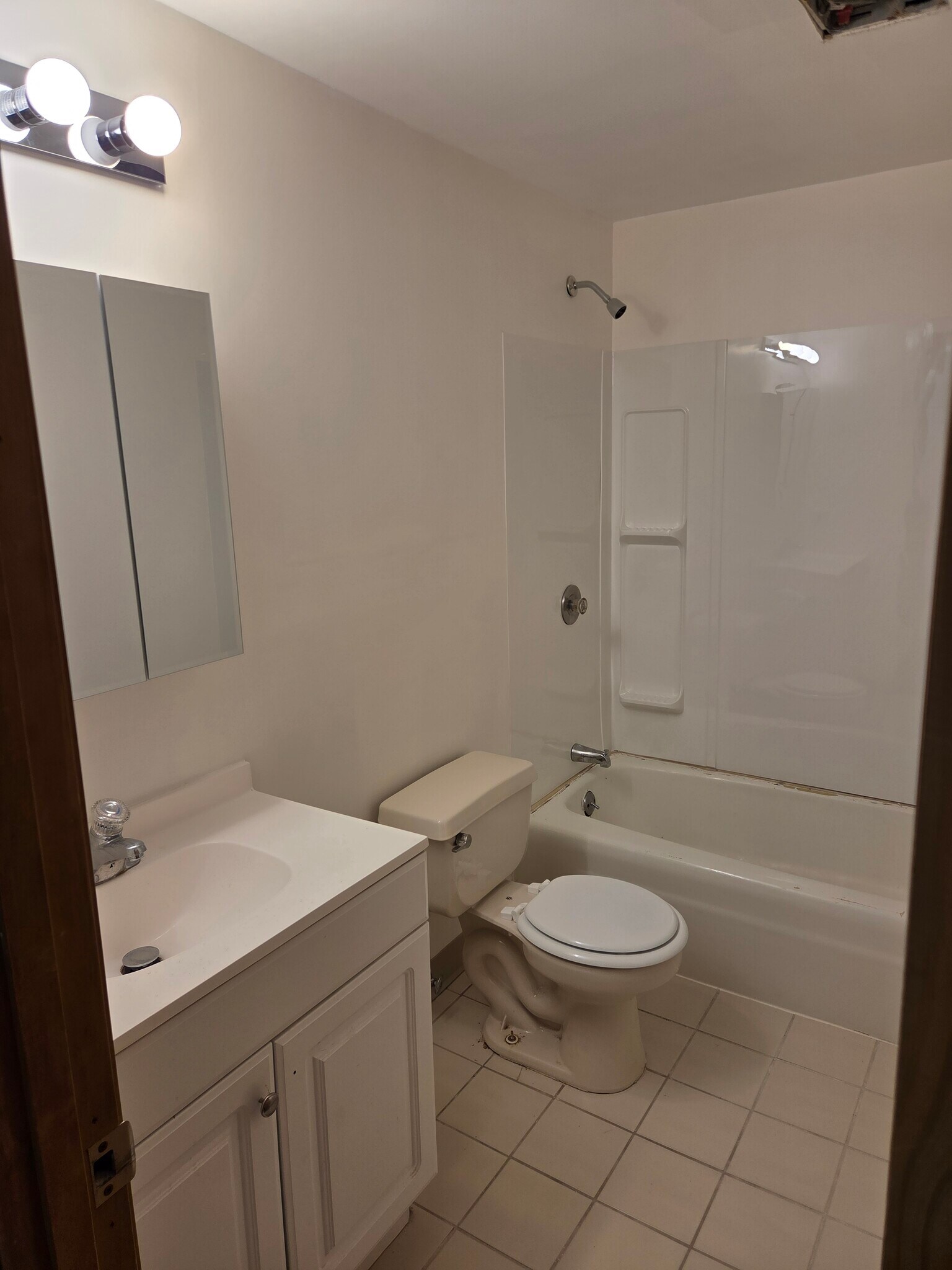Building Photo - 65 Greentree Ln