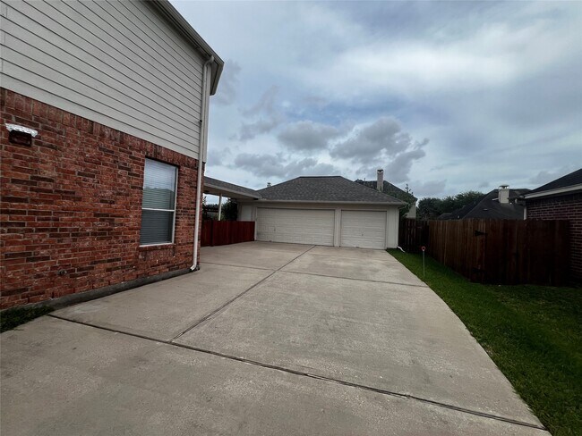 Building Photo - 2311 Echo Harbor Dr