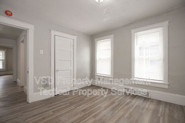 Building Photo - 1583 E 84th St