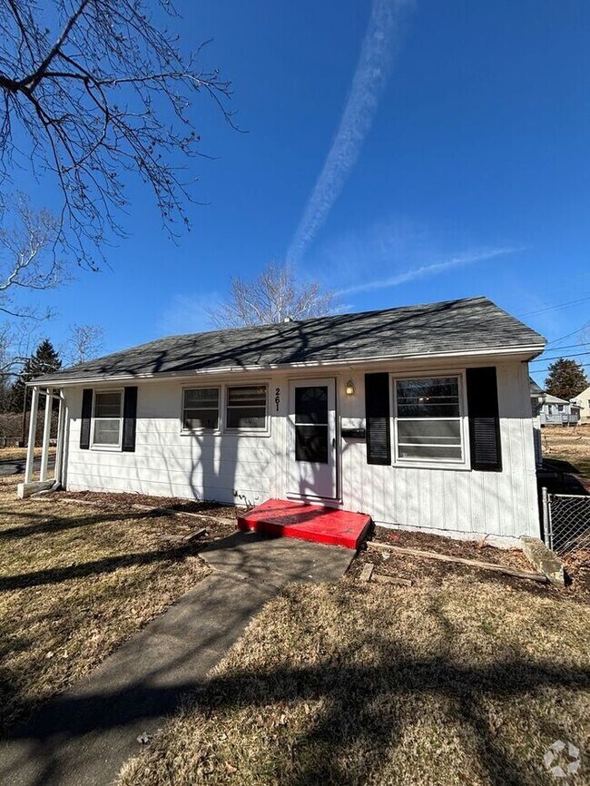 Building Photo - Charming 4-Bedroom Home in a Convenient Lo...