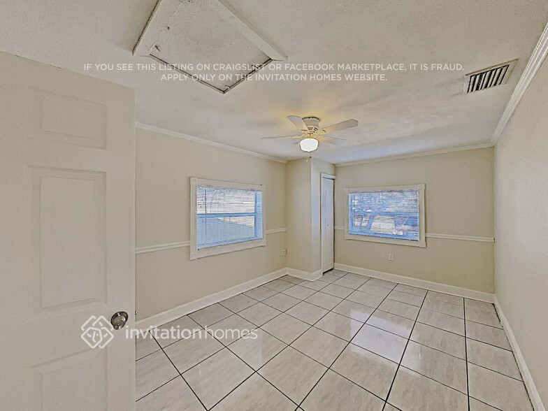 Building Photo - 4888 Prince Dr