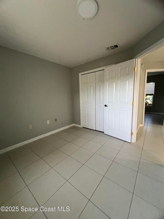 Building Photo - 440 River Grove Ct