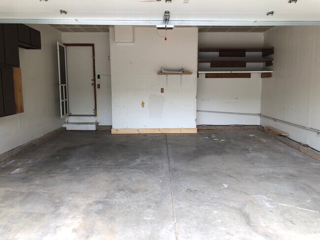 Building Photo - 10229 Halleys Way