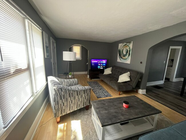 Building Photo - 207 New York St