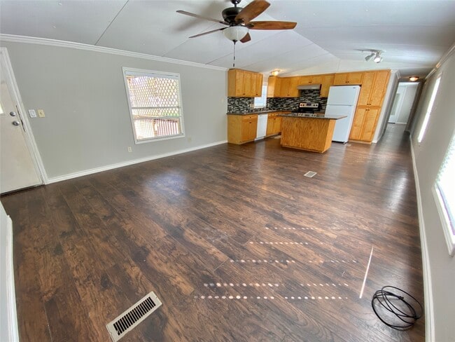 Building Photo - 16544 Live Oak Square Dr