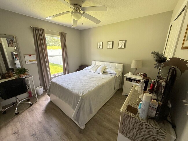 Building Photo - 4/2 Remodeled Groveland Home