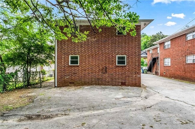 Building Photo - 425 Holderness St SW