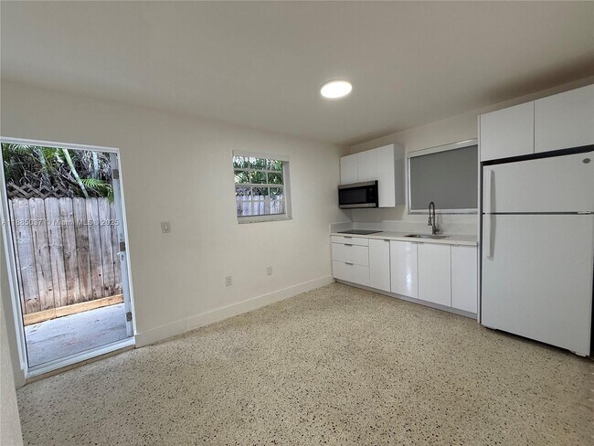 Building Photo - 52 Flagami Blvd