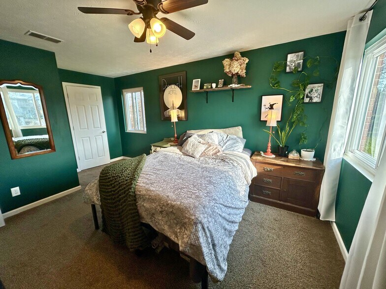 Building Photo - 8831 Eagleview Dr