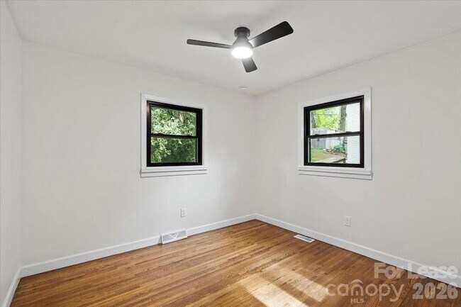 Building Photo - 2430 Dora Dr