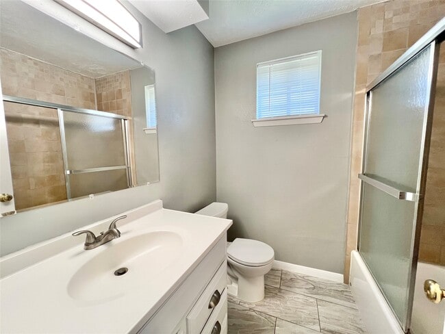 Building Photo - 303 Brigadoon Ln