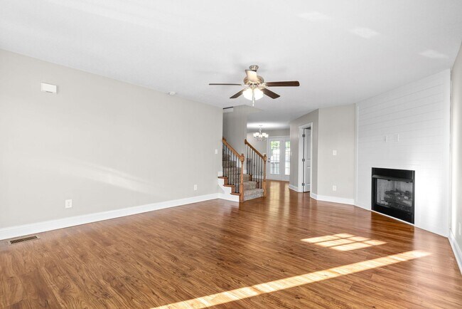 Building Photo - Stunning home ready to make yours !