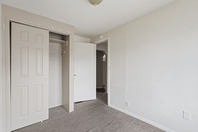 Building Photo - Swan Street Triplex