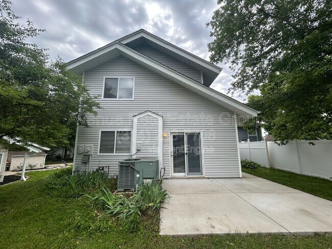 Building Photo - 411 Down Hill Dr