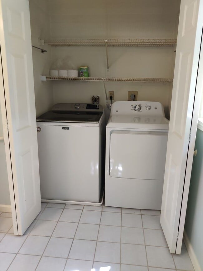 Building Photo - 2 Bedroom, 2 Bedroom Condo Year Round-Yarmouth Port