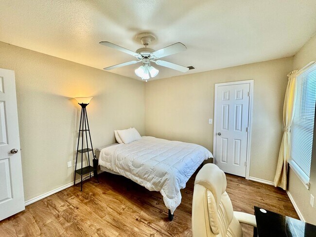 Building Photo - 602 N Bangor Ave