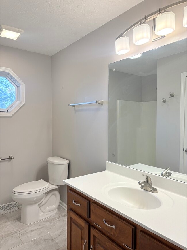 Building Photo - 1016 Lois Ln