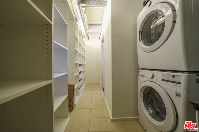 Building Photo - 1155 S Grand Ave