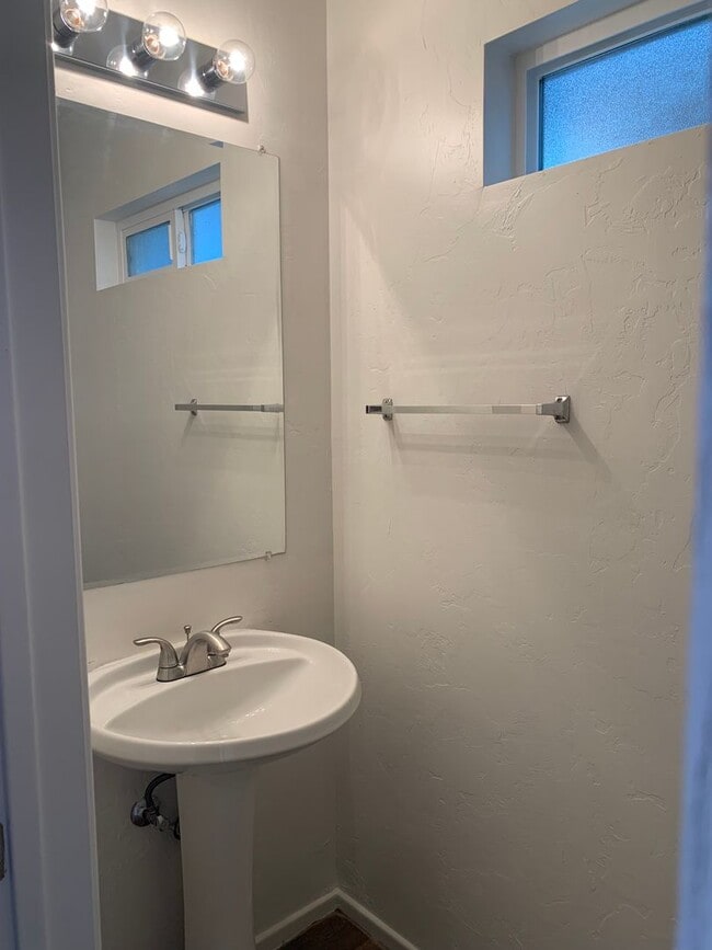 Building Photo - 336 E Limberlost-1