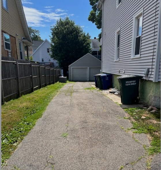 Building Photo - 69 Bennett St