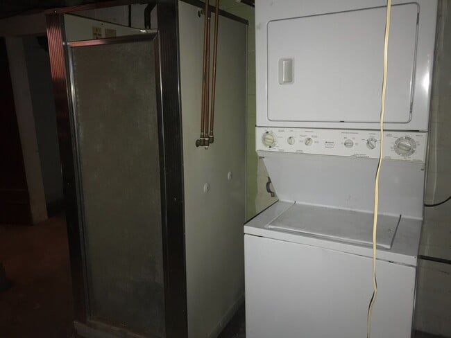 Building Photo - Cute 2 bedroom house $995