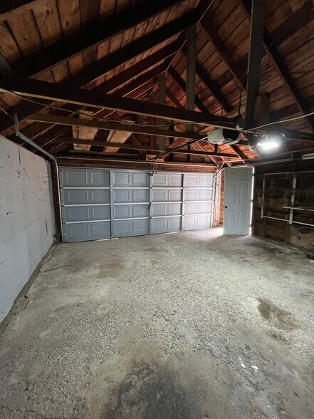 Building Photo - 697 Rosehill Rd