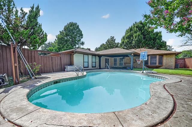 Building Photo - 2816 Pinehurst Dr