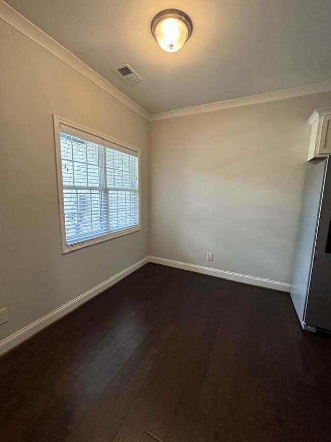 Building Photo - 4215 Lennox Dr