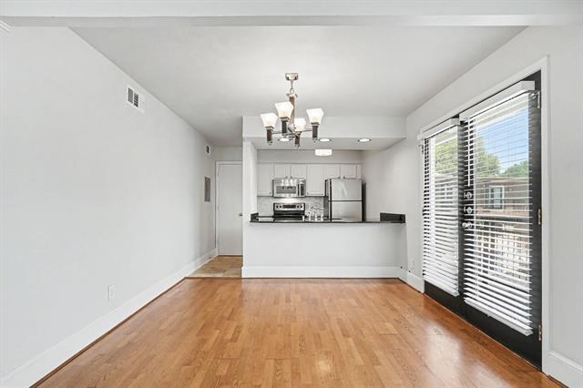 Building Photo - 5926 Sandhurst Ln