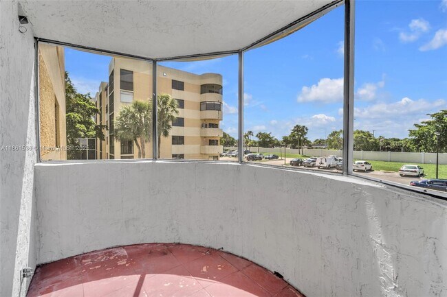 Building Photo - 6575 W Oakland Park Blvd