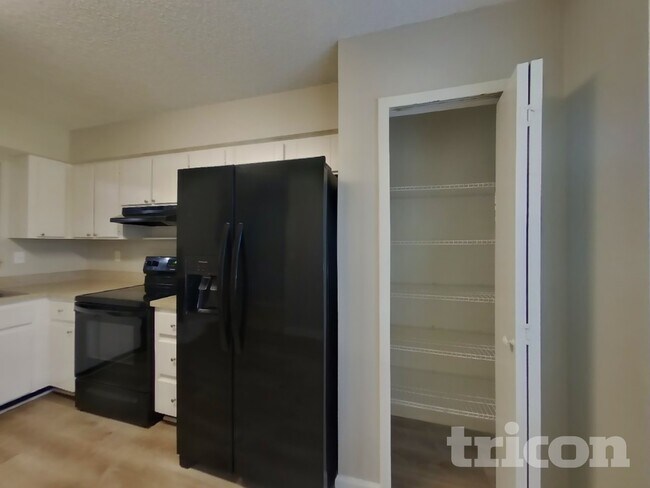 Building Photo - 1553 Kingfisher Blvd