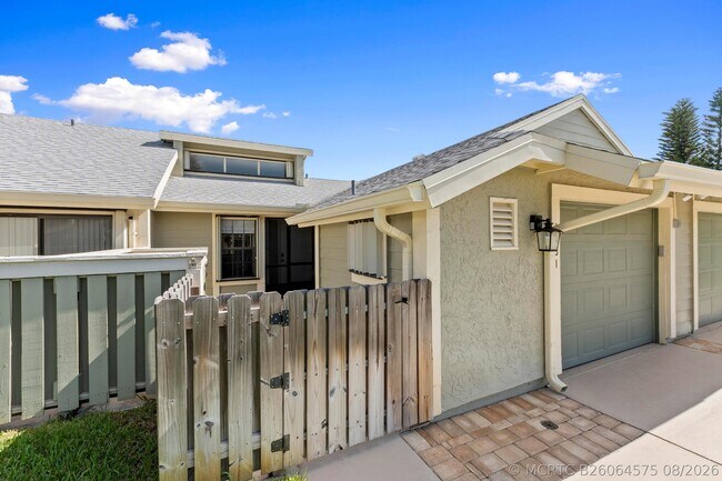 Building Photo - 1431 SE Berwick Ct