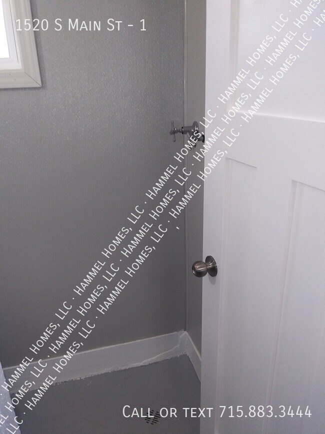 Building Photo - 1520 S Main St