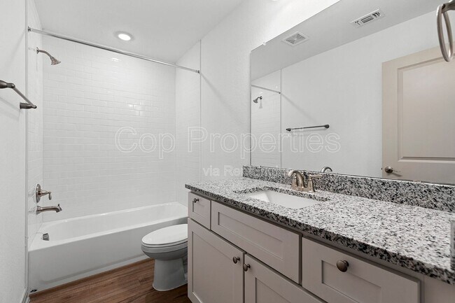 Building Photo - 7523 Gramercy Wy
