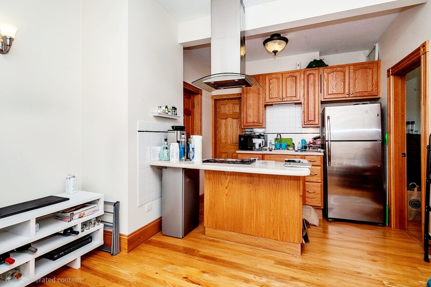 Building Photo - 102 Myrtle St