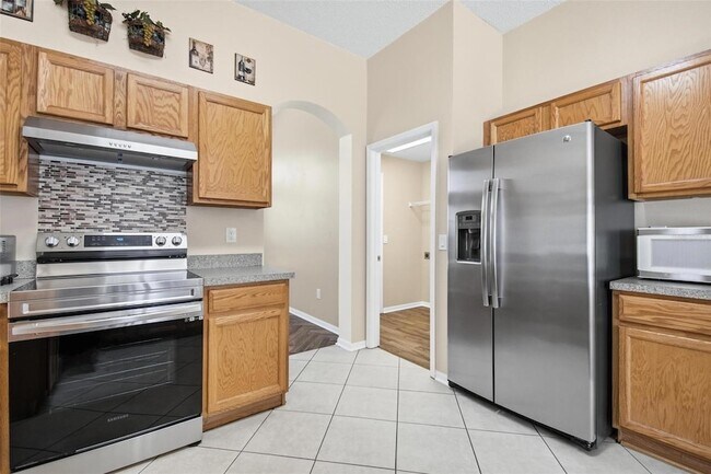 Building Photo - 4 Red Oak Pl