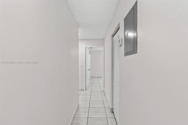 Building Photo - 3 bedroom in Hollywood FL 33021
