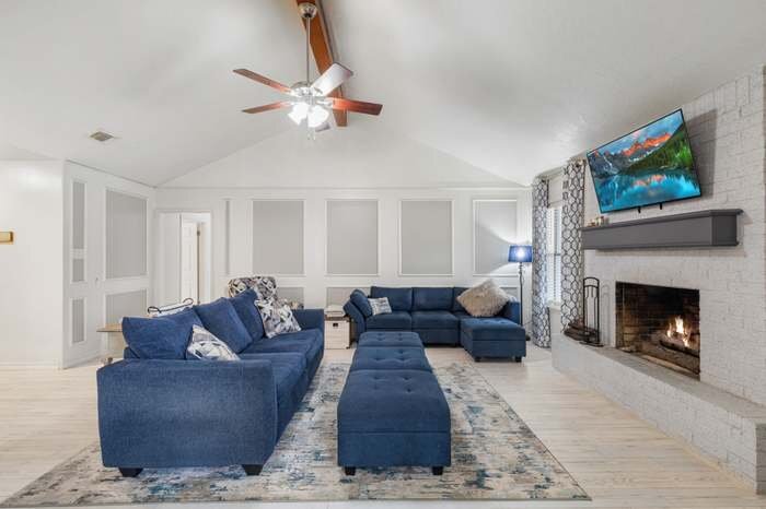 Building Photo - 8205 Raintree Dr