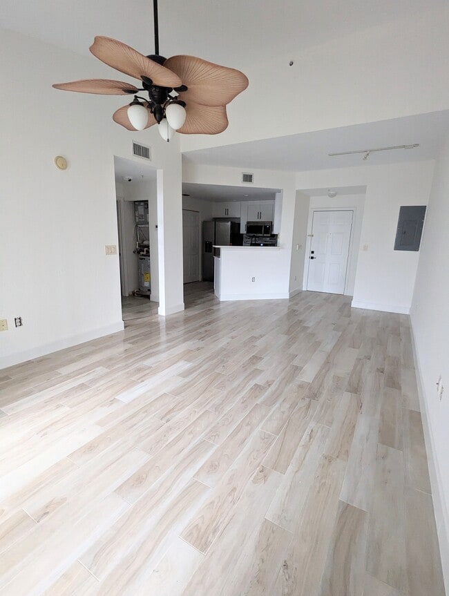 Bright living area with balcony access - 1805 N Flagler Dr